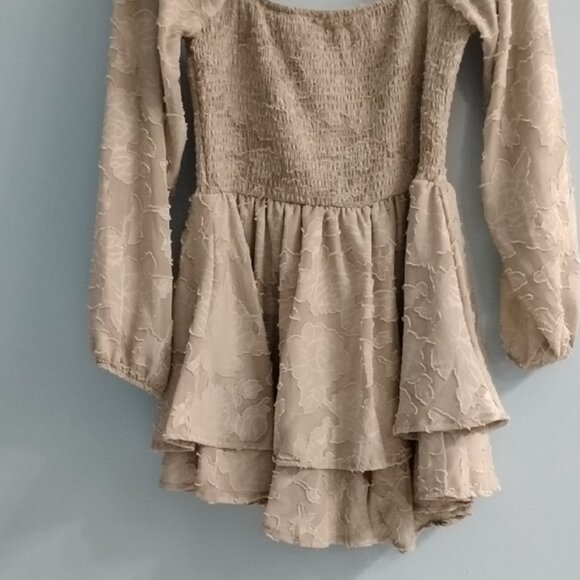 NWT Rue21 ✨ Vintage Beige Smocked Layered Blouse Size Medium - Picture 6 of 6